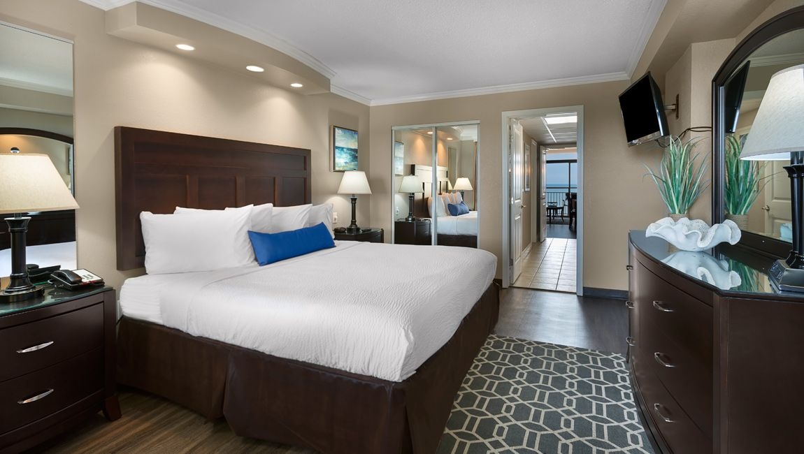 Oceanfront King Suite Bedroom